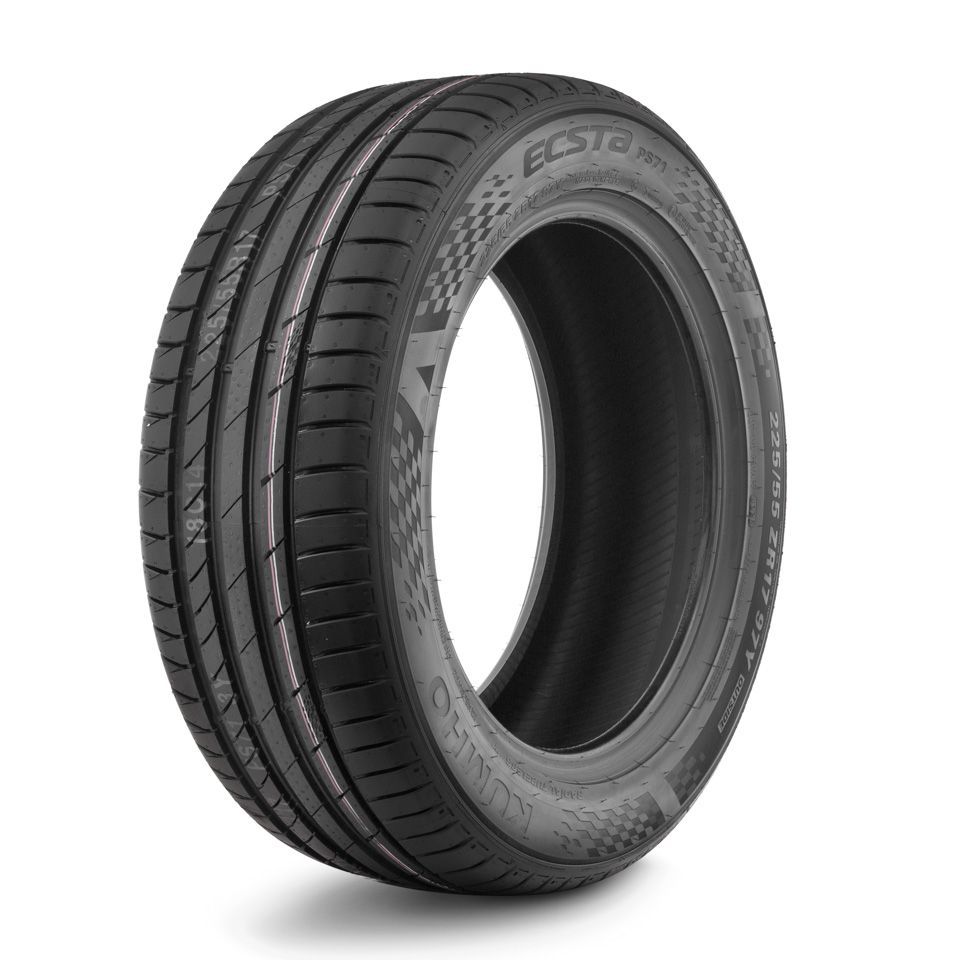 Kumho  215/50/18  W 92 Ecsta PS71   старше 3-х лет